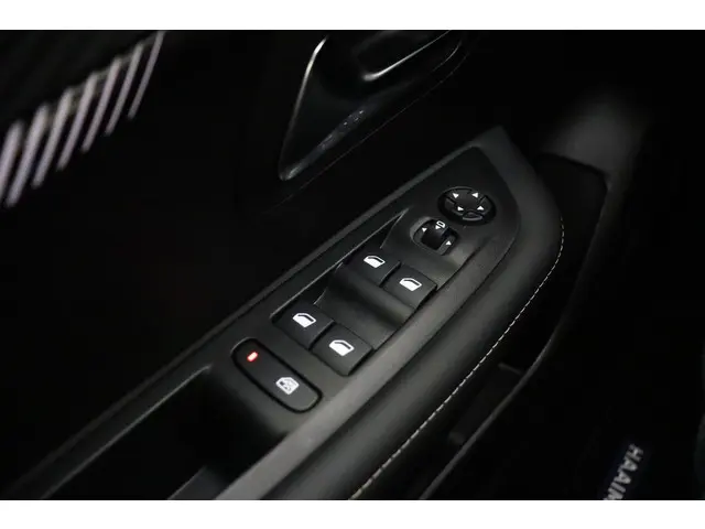 Peugeot 208 1.2 PureTech 100 Allure 2024 Benzine 17