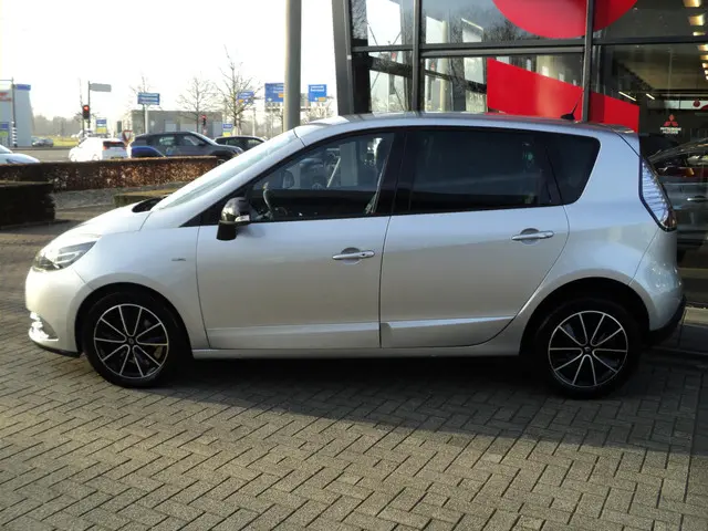 Renault Scénic 1.2 TCe Bose 2013 Benzine 6