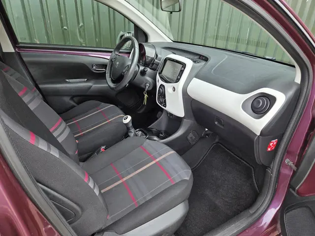 Peugeot 108 1.0 VTi Allure 2014 Benzine 11