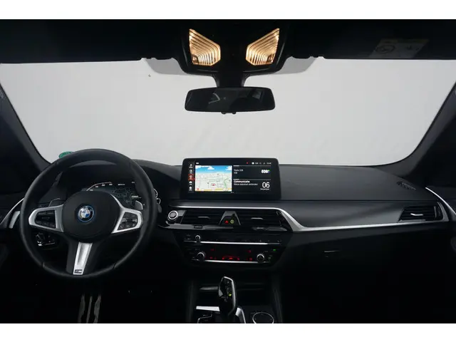BMW 5 Serie Touring 530e 2024 Hybride Benzine 12
