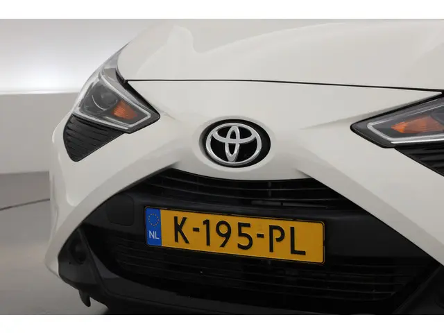 Toyota Aygo 1.0 VVT-i x-play 2021 Benzine 26