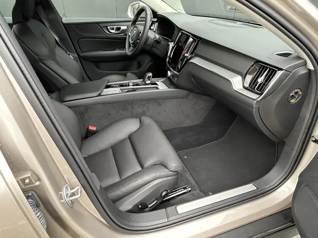 Volvo V60 Cross Country 2.0 B5 AWD Plus 2024 Benzine 18