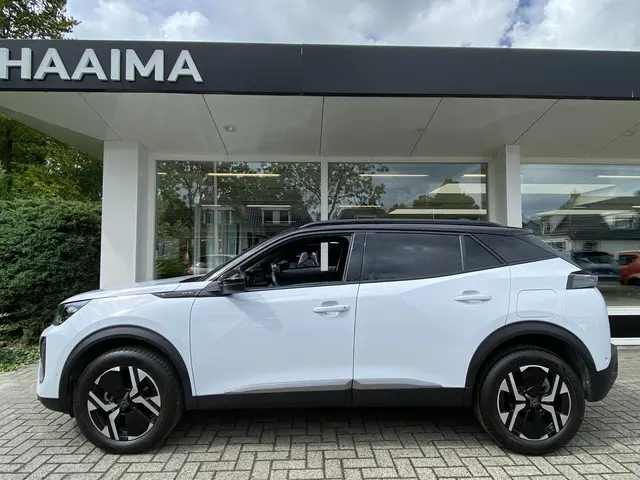 Peugeot 2008 1.2T 130pk Automaat GT 2023 Benzine 3