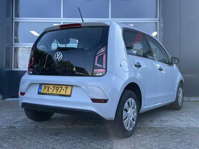 Volkswagen up! 1.0 BMT take up! 2017 Benzine 7