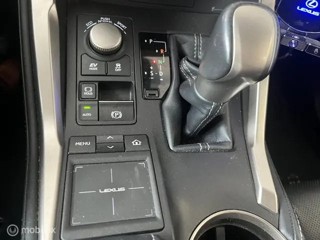 Lexus NX 300h AWD President Line 2014 Hybride Benzine 10