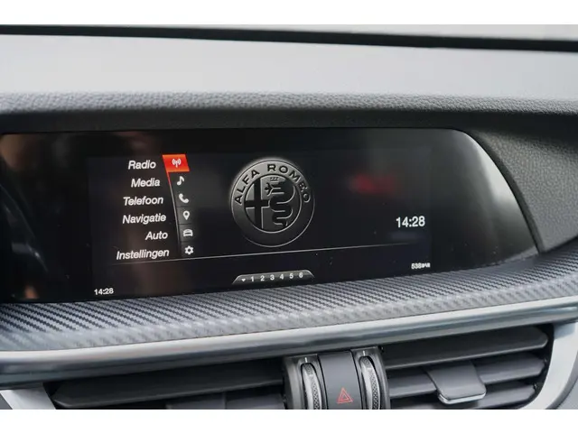 Alfa Romeo Stelvio 2.0 T AWD First Edition 2018 Benzine 22