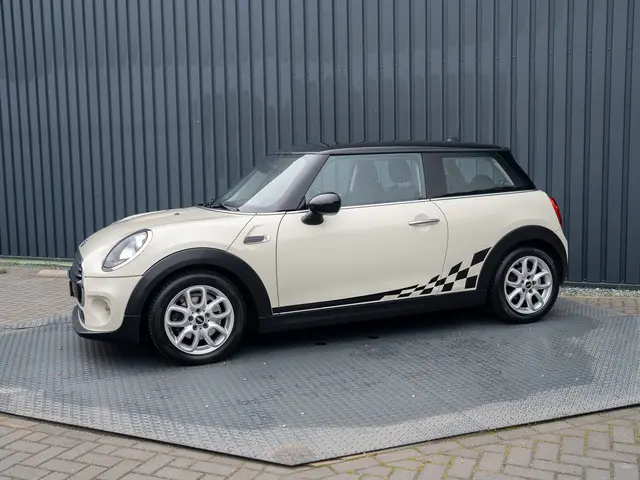 MINI Cooper Mini 1.5 Chili Serious Business 2016 Benzine 2