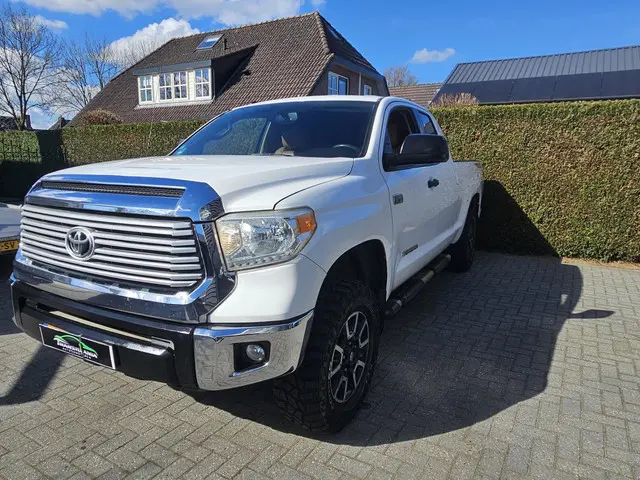 Toyota Tundra 5.7L V8 2015 Benzine 5