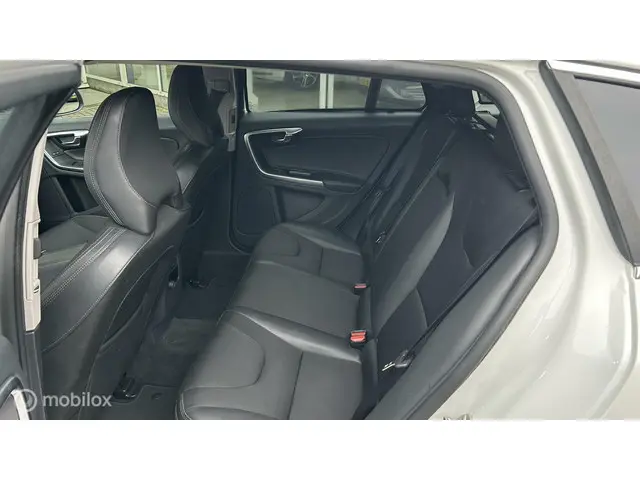 Volvo V60 2.0 T3 Momentum 2017 Benzine 6