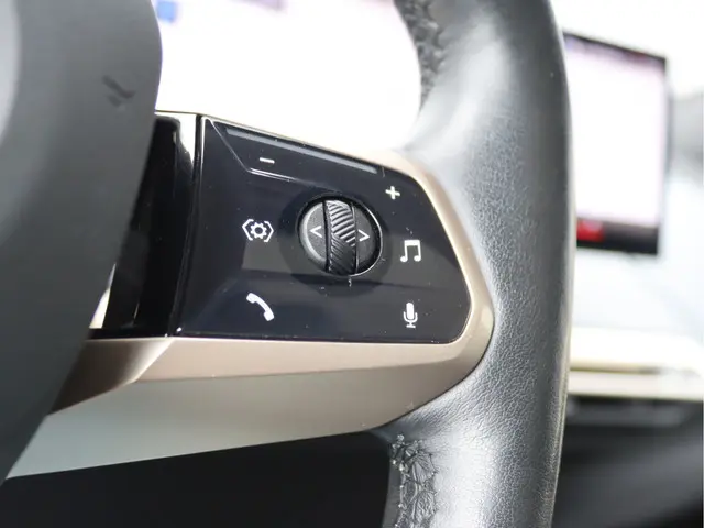 BMW iX xDrive40 High Executive 77 kWh 2021 Elektrisch 37