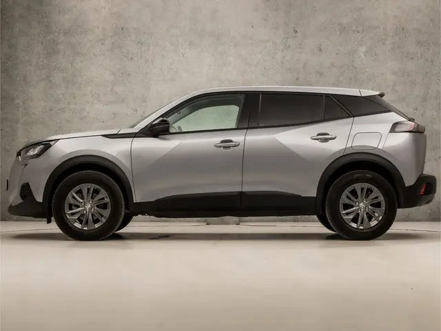 Peugeot 2008 1.2 PureTech Allure Sport 2022 Benzine 2