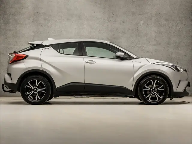Toyota C-HR 1.8 Hybrid Sport 2018 Hybride Benzine 4
