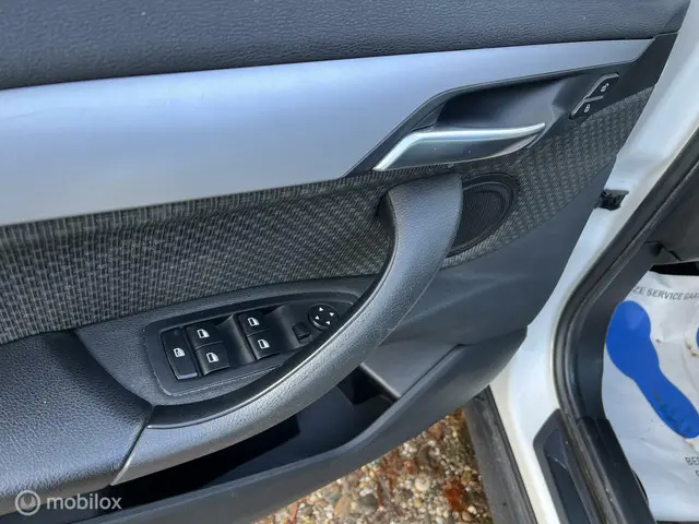 BMW X1 sDrive18i High Executive 2019 Benzine 24