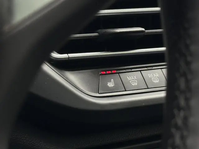 BMW 1 Serie 120d High Executive 2020 Diesel 43