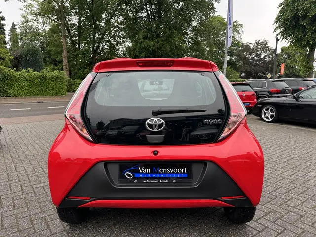Toyota Aygo 1.0 VVT-i x-now 5 drs 2017 Benzine 9
