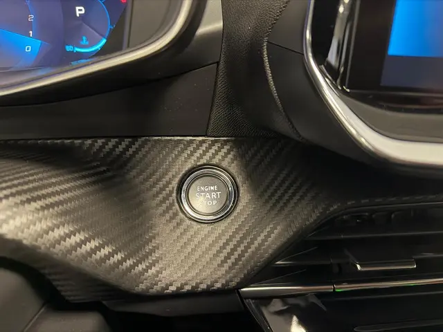 Peugeot 2008 1.2 PureTech Allure 2021 Benzine 18