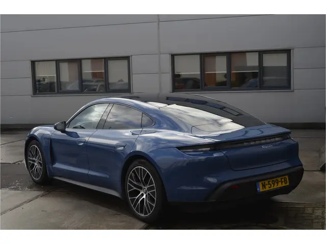 Porsche Taycan Performance 84 kWh 2021 Elektrisch 4