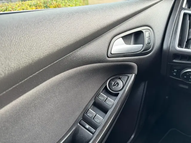 Ford Focus 1.0 Ambiente ST LINE!! 2015 Benzine 15