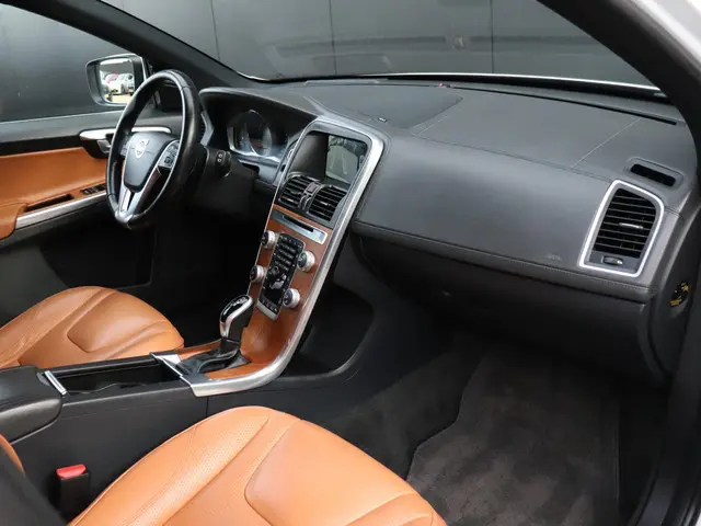 Volvo XC60 2.0 T5 R-Design 2017 Benzine 21