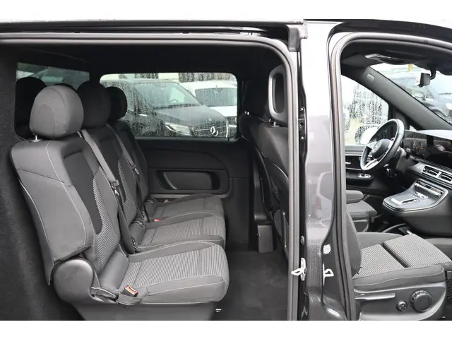 Mercedes-Benz V-Klasse 300d AMG L2 DC 2024 Benzine 6