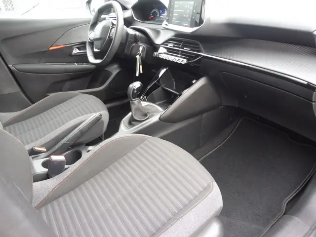 Peugeot 208 1.2 PureTech Active 2023 Benzine 26