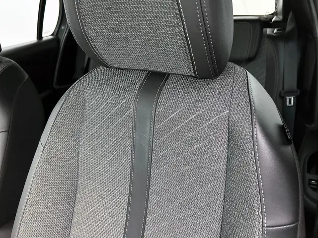 Peugeot 208 1.2 PureTech 100 Allure 2024 Benzine 25