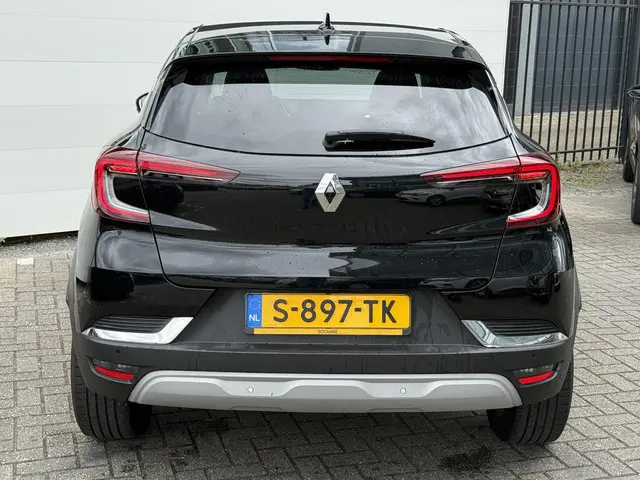 Renault Captur 1.3 140 techno 2023 Benzine 17