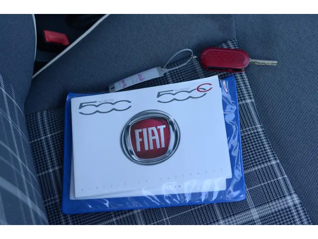 Fiat 500 1.0 Hybrid Rockstar 2021 Benzine 13