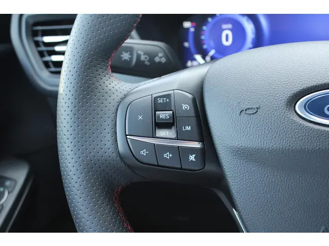Ford Kuga 2.5 PHEV ST-Line 2024 Hybride Benzine 21