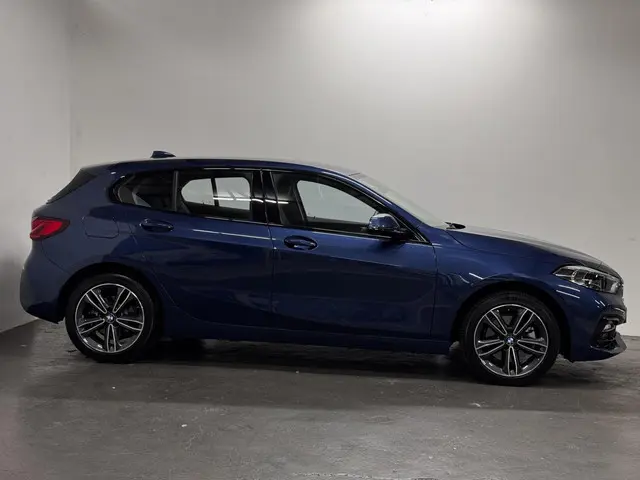 BMW 1 Serie 118i Sport Business 2021 Benzine 4