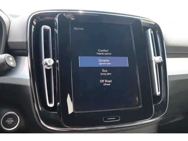 Volvo XC40 2.0 B4 Momentum Business 2022 Benzine 25