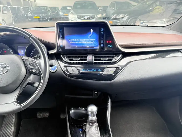 Toyota C-HR 1.8 Hybrid Executive 2017 Hybride Benzine 11