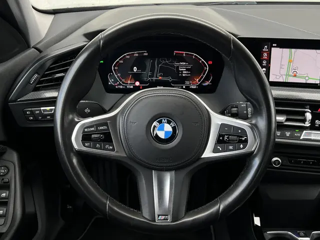 BMW 1 Serie 118i Executive Edition 2021 Benzine 6