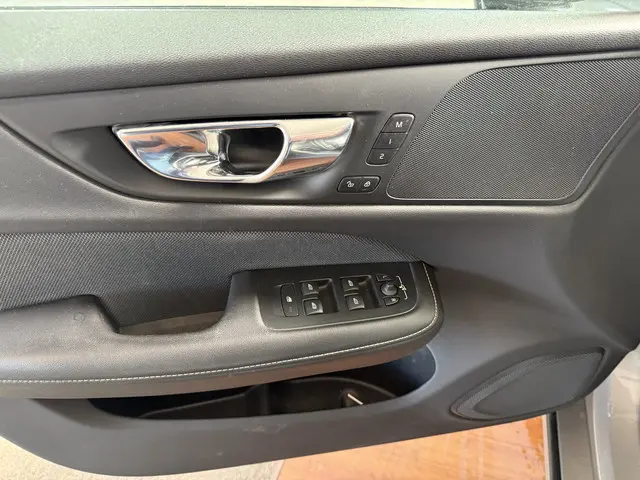 Volvo V60 2.0 T4 R-Design 2019 Benzine 7