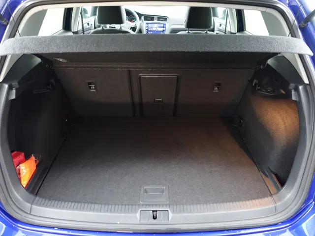 Volkswagen Golf 1.0 TSI R Line+ Aut- 2018 Benzine 34