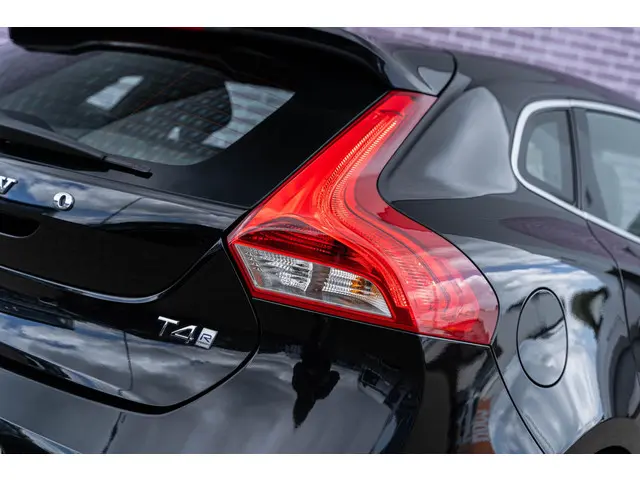 Volvo V40 T4 190pk R-Design 2018 Benzine 16