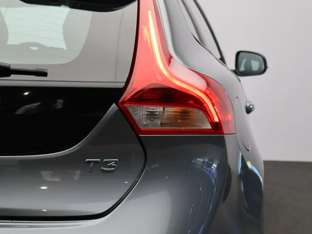 Volvo V40 Cross Country 2.0 T3 Nordic+ 2017 Benzine 12