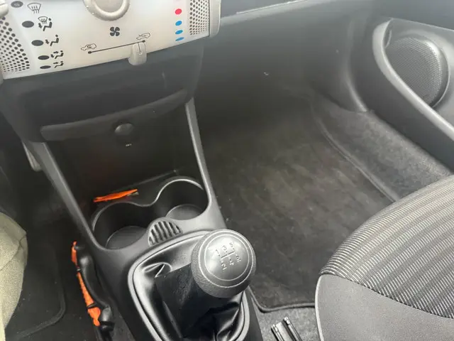 Peugeot 107 1.0 Active 2013 2013 Benzine 17