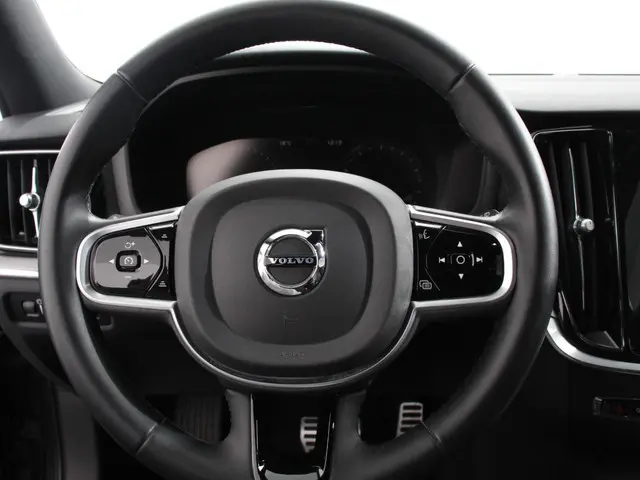 Volvo V60 2.0 B4 R-Design 2022 Benzine 15