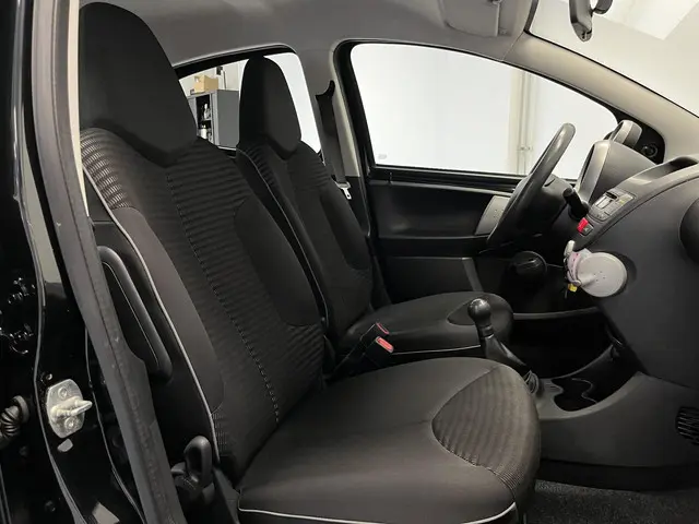 Peugeot 107 1.0 Active 2012 Benzine 4