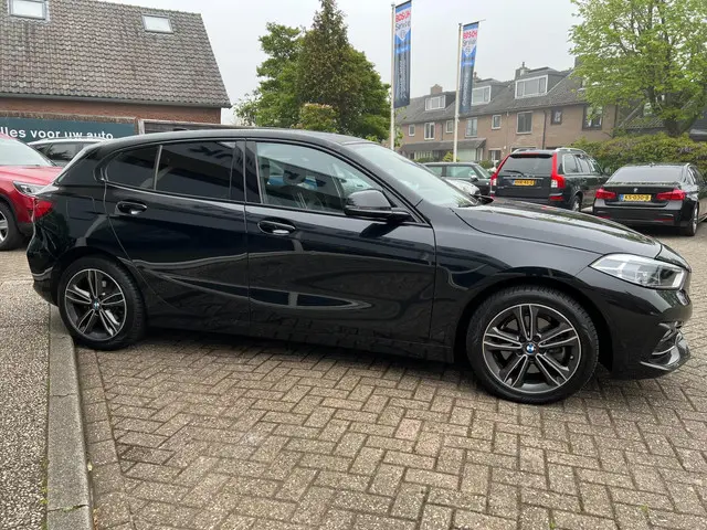 BMW 1 Serie 118i Executive Edition 2020 Benzine 4