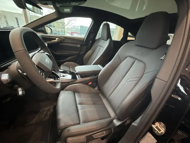 Audi A5 Limousine S edition 35 TFSI 150 PK 2025 Benzine 4