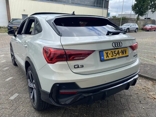 Audi Q3 Sportback 45 TFSI quattro S Edition 2020 Benzine 3