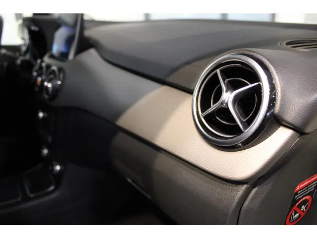 Mercedes-Benz B-Klasse 180 Ambition 2018 Benzine 31
