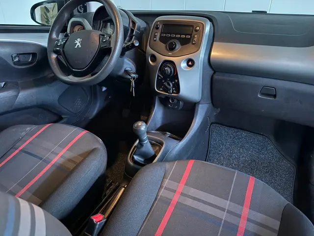 Peugeot 108 1.0 e-VTi Active Black Airco 2015 Benzine 3