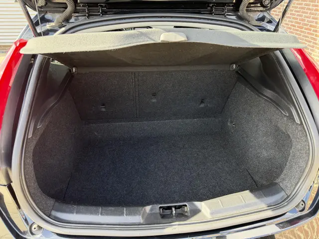 Volvo V40 1.6 T3 Kinetic 2013 Benzine 30