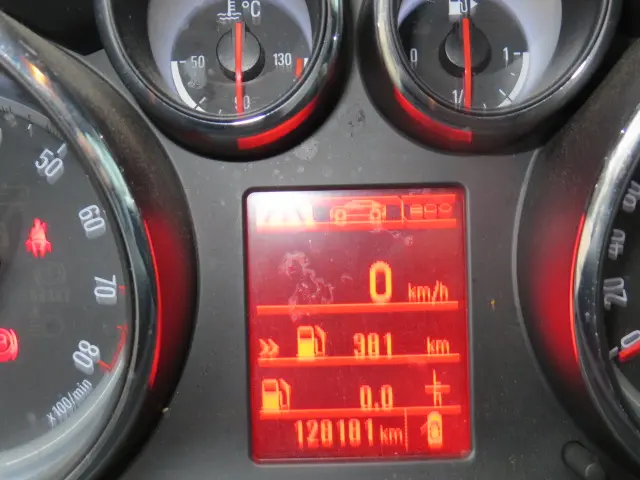 Opel Astra 1.4 Turbo Cosmo sedan 2012 Benzine 4