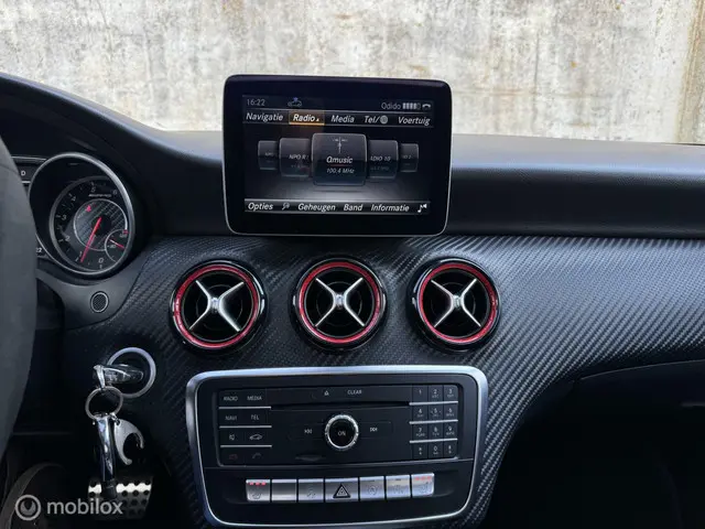 Mercedes-Benz A-Klasse AMG 45 4MATIC 2016 Benzine 10