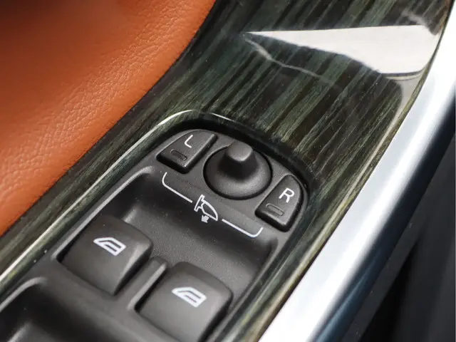 Volvo V60 2.4 D6 AWD Plug-In Hybrid 2015 Hybride Diesel 38