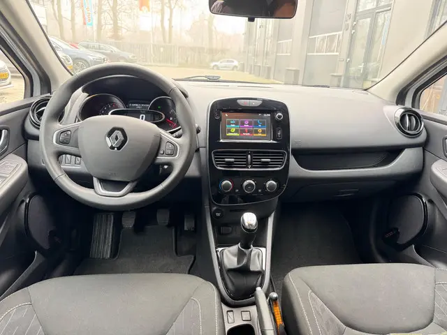 Renault Clio Estate 0.9 TCe Limited 2019 Benzine 6